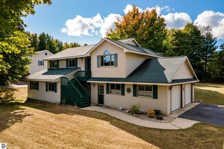 5307 Harris Rd, Traverse City, MI 49684