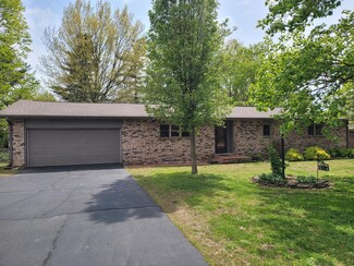 524 E Kirkwood Dr, Aurora, MO 65605