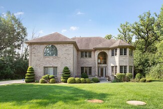 310 Royal Oak Dr, Steger, IL 60475