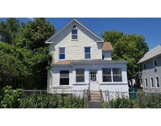 63 C St, Lowell, MA 01851