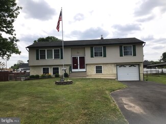 1015 Broad St, Bristol, PA 19007