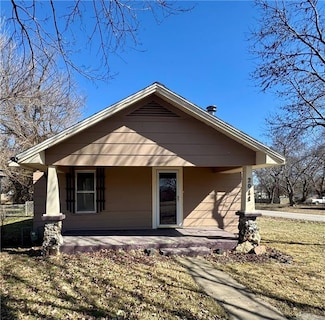 2044 Cleveland Ave, Baxter Springs, KS 66713