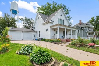 718 Elm St, Hooper, NE 68031