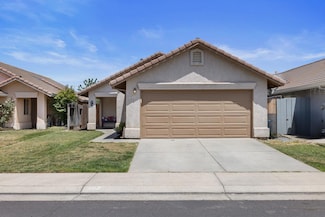 1112 La Mesa St, Escalon, CA 95320