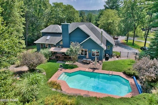 123 Milford Estates Dr, Milford, PA 18337