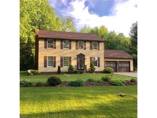5721 Oak St, Lowellville, OH 44436