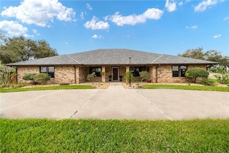 521 N 9th St, Riviera, TX 78379