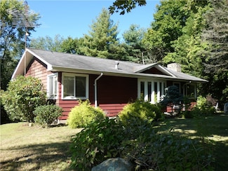 2223 Sandy Lake Grove City Rd, Jackson Center, PA 16133