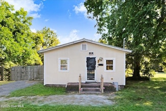 706 Caswell St, Smithfield, NC 27577