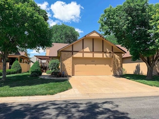 1043 Burr Oak Ln, Salina, KS 67401