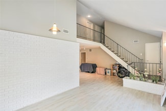 2706 Meadow Ln, La Marque, TX 77568