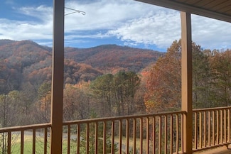 50 Pine Bluff, Whittier, NC 28789