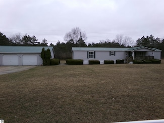 3104 N Lumberjack Rd, Riverdale, MI 48877