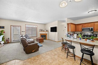 505 Kelsey Ln, Altoona, IA 50009