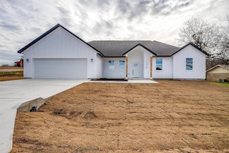 171 Tryall Ct, Runaway Bay, TX 76426