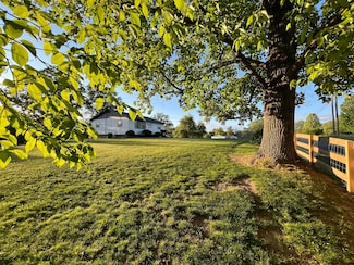 737 Brush Rd, Lewisburg, WV 24901