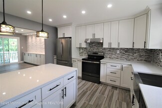 16 Poet Dr, Matawan, NJ 07747