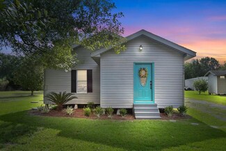 6025 Perry Ln, Lake Charles, LA 70605