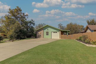 4709 26th St E, Dickinson, TX 77539