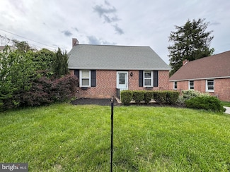 402 Media Line Rd, Newtown Square, PA 19073