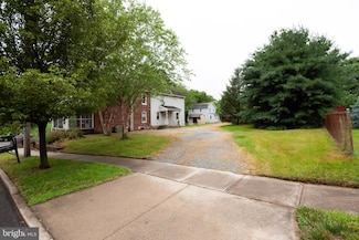 201 2nd St, Fieldsboro, NJ 08505