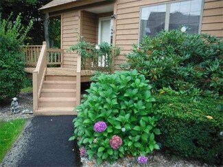 8 W Meadow Rd, Haverhill, MA 01832