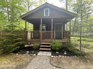 138 1st Ave, Gloversville, NY 12078