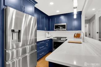 1111 Harbour Club Dr, Sayreville, NJ 08859