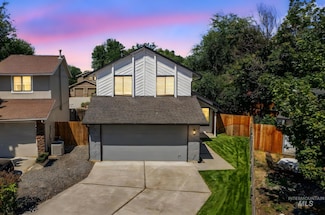 6135 N River Glen Place, Garden City, ID 83714