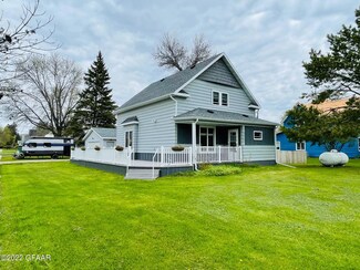 220 7th St, Hatton, ND 58240