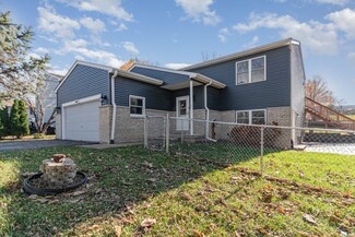 135 Lotus Dr, Lakemoor, IL 60051