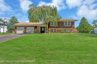 13 Foxcroft Dr, Marlboro, NJ 07746