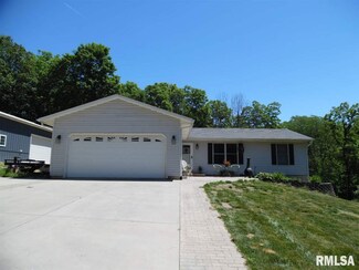 30 Londonderry Dr, MacKinaw, IL 61755