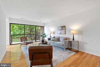 9713 Kings Crown Ct Unit 101, Fairfax, VA 22031