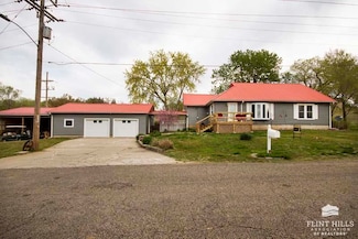 508 2nd St, Wakefield, KS 67487