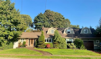 251 Roosevelt Ave, Massapequa Park, NY 11762