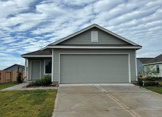 225 Houston St, Angleton, TX 77515