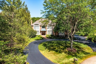 27068 W Wellington Ct, Lake Barrington, IL 60010