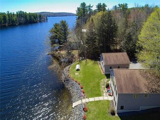 77 Maranacook Station Ln, Winthrop, ME 04364