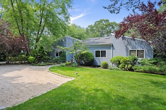 41 Park Cir, Quogue, NY 11959