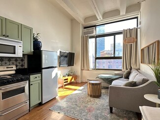 12 Stoneholm St Unit 430, Boston, MA 02115