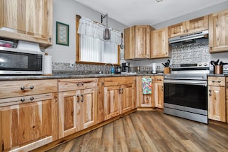 637 E Clay St, Whitewater, WI 53190