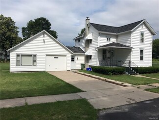 11 East Ave, Middleport, NY 14105