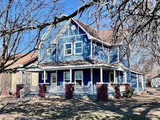 712 W 4th St, Coffeyville, KS 67337