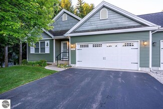 5237 Chestnut Ct, Traverse City, MI 49685