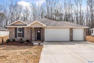 210 Hibiscus Dr, Hazel Green, AL 35750