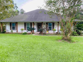 1825 E Belle Helene St, Gonzales, LA 70737