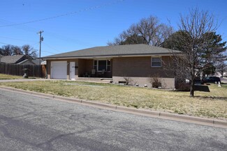 1102 Walnut St, Ellis, KS 67637