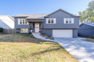 5735 Taylor St, Davenport, IA 52806