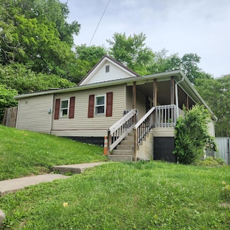 26 Todd St, Livingston, KY 40445